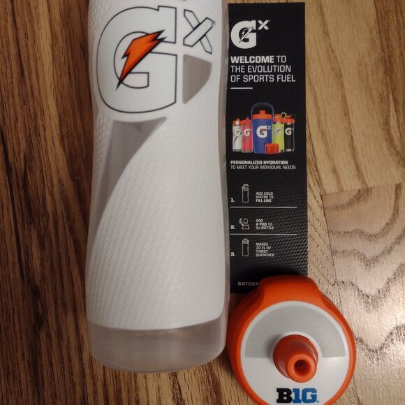 New with tags Gatorade Big 10 Bottle and New Gatorade Towel - Picture 6 of 14